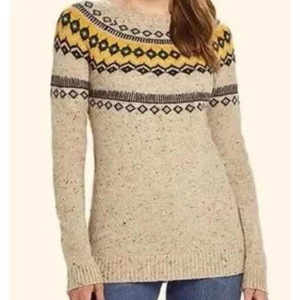 Chic Beige Sweater with‎ Yellow and Black Patterns